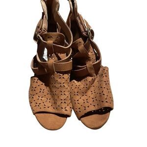 Report new never worn size 8 Brown Strappy Sandals wedge
